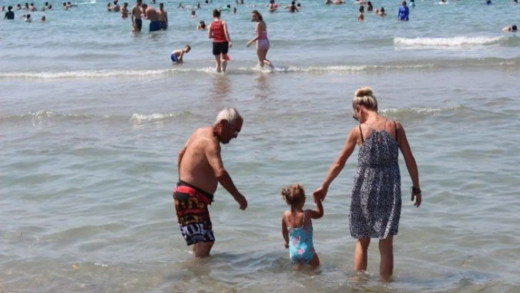Sıcaktan bunalanlar Kocaeli plajlarını doldurdu!