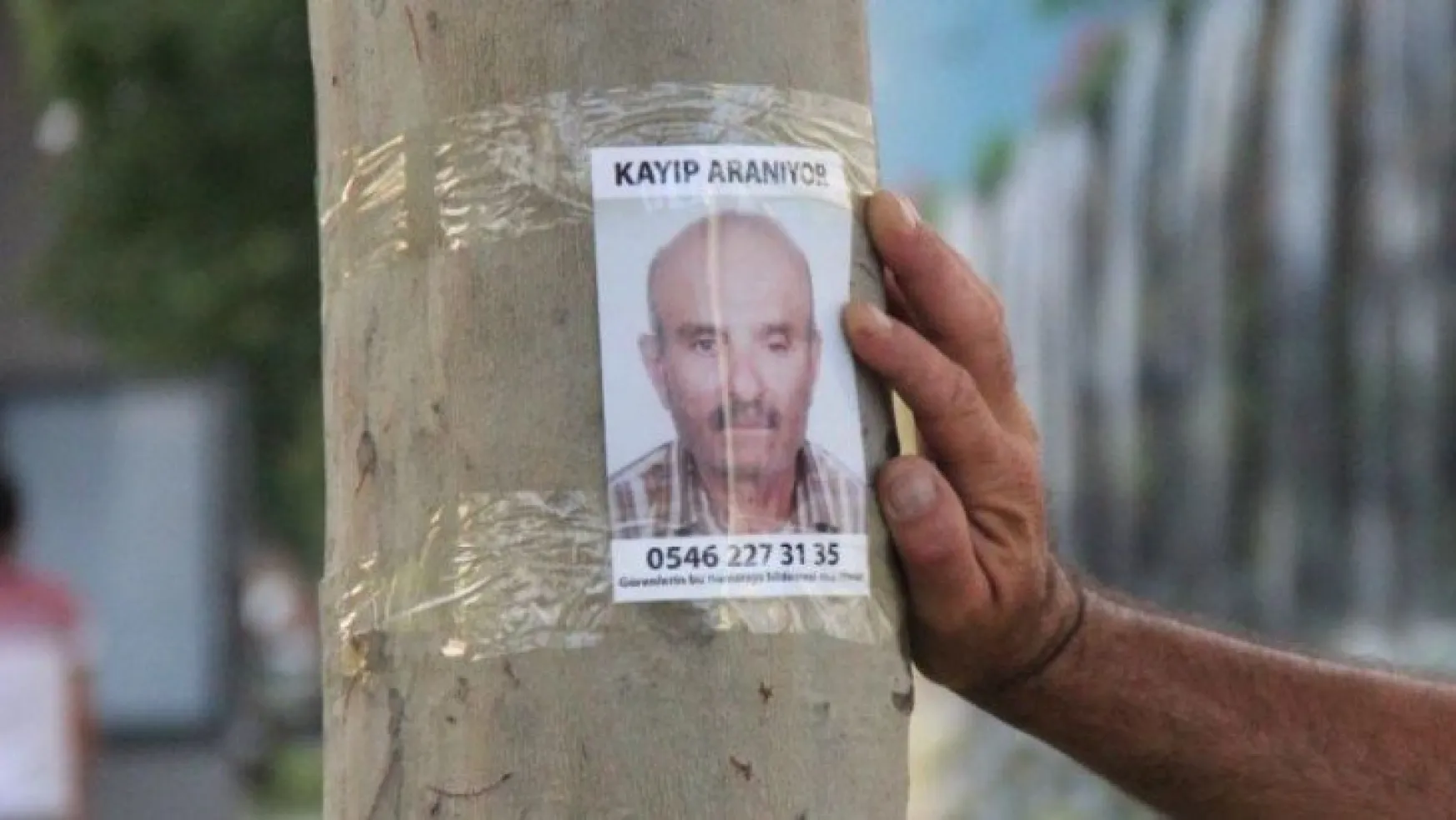 Sokak sokak, kaybolan babasını arıyor  