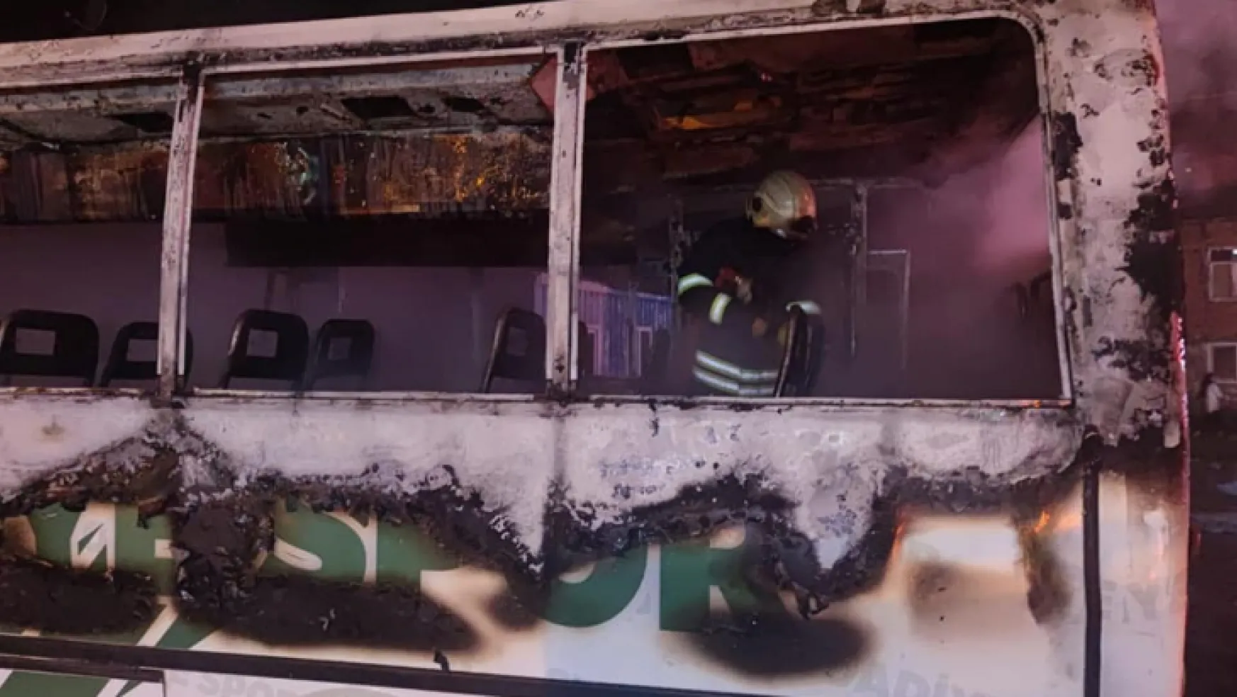 Suadiyespor'un otobüsü alev alev yandı