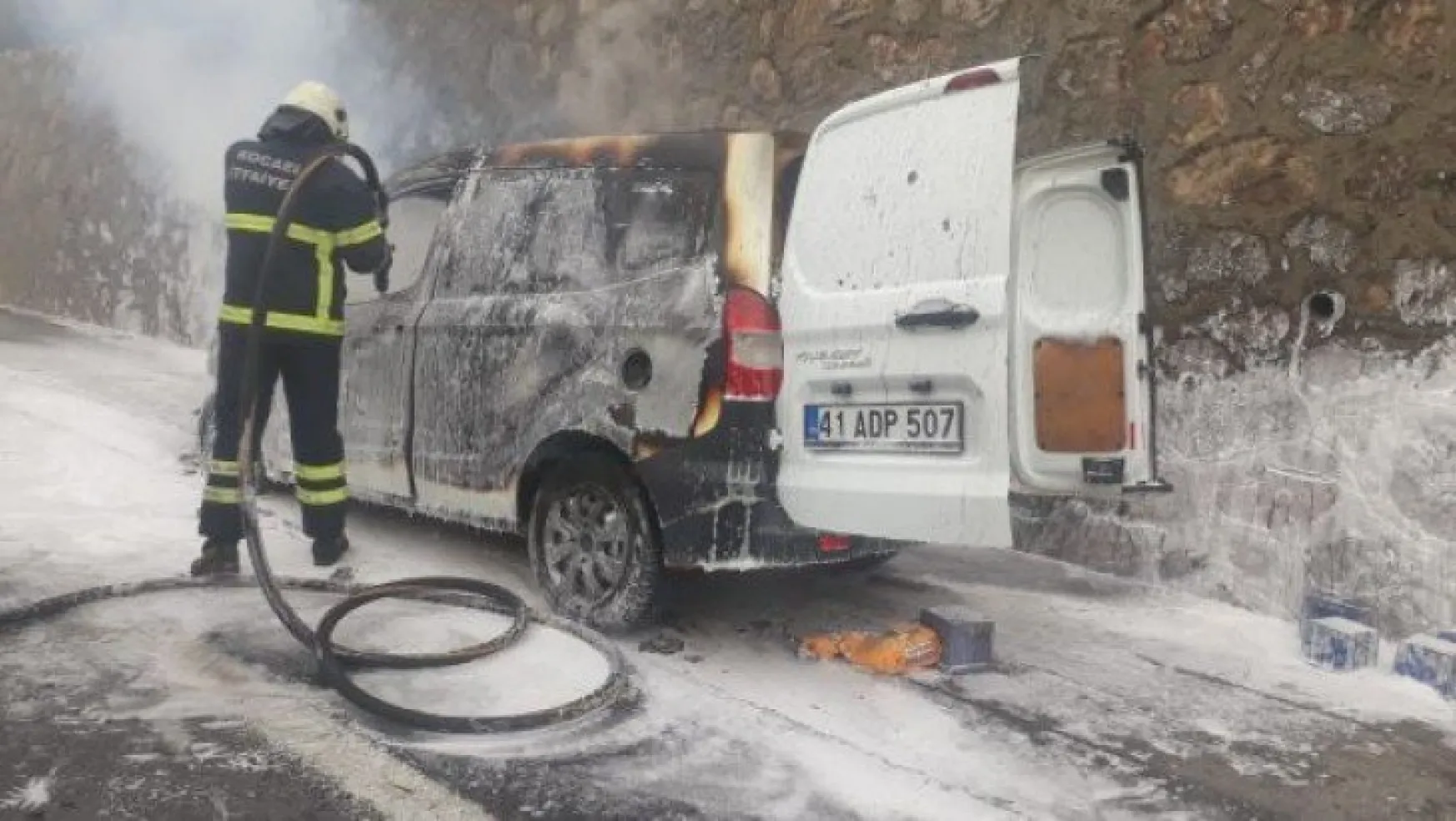 TEM'de hafif ticari araç alev alev yandı 