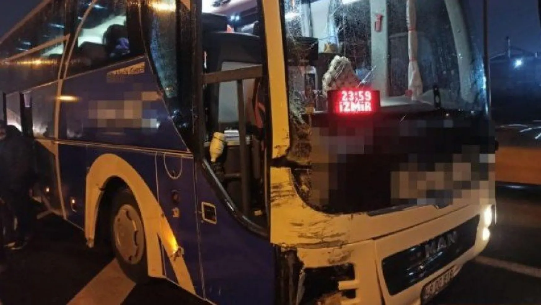 TEM'de yolcu otobüsü ile otomobil çarpıştı: 2 yaralı!