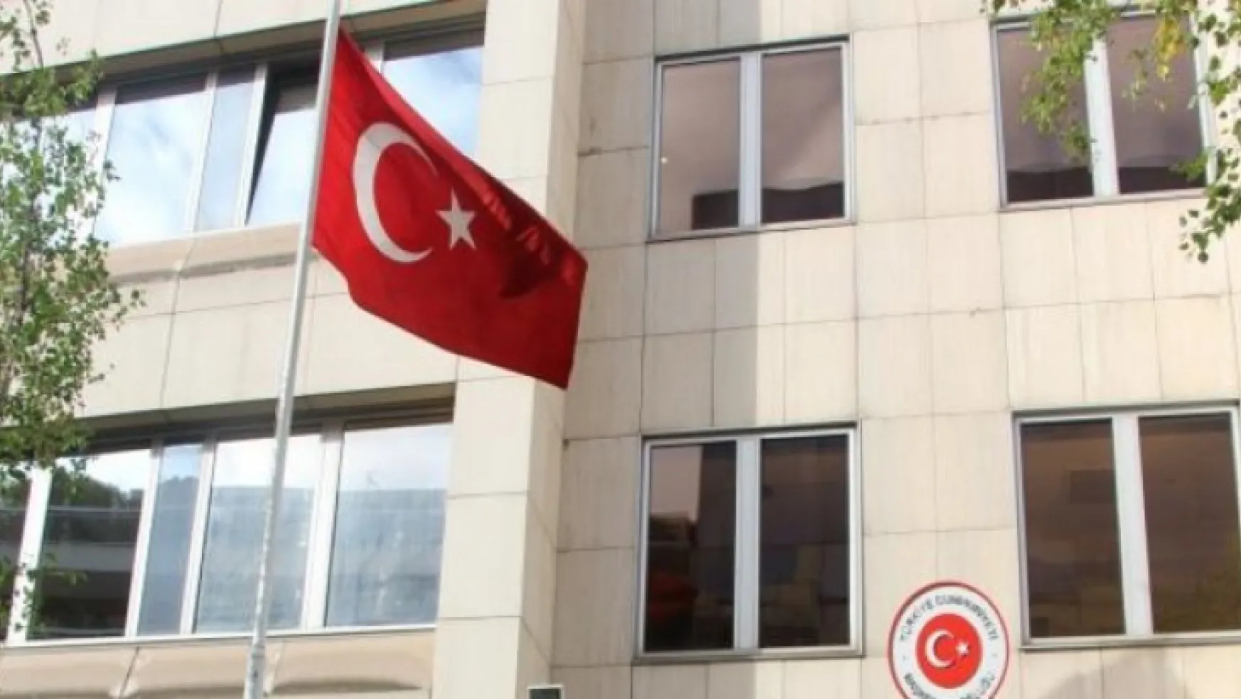 Türkiye'nin Başkonsolosluğuna molotofkokteylli saldırı