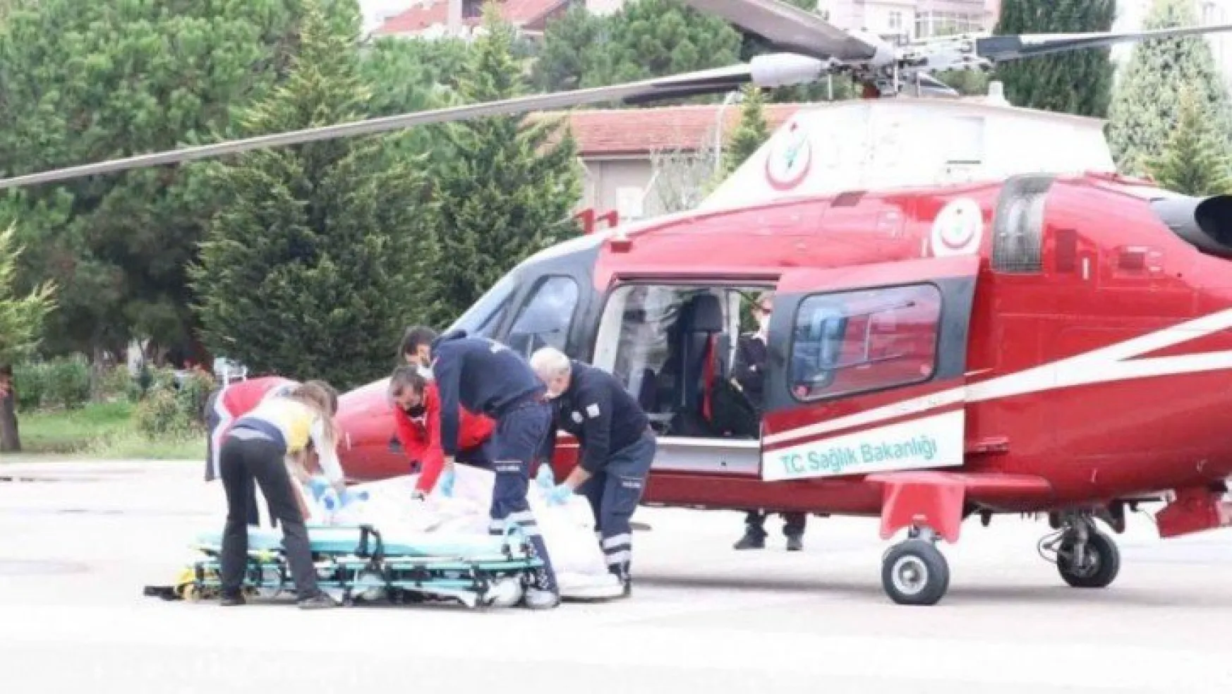 Üzerine benzin dökerek yakan ağır yaralı genç helikopterle Kocaeli'ne sevk edildi!