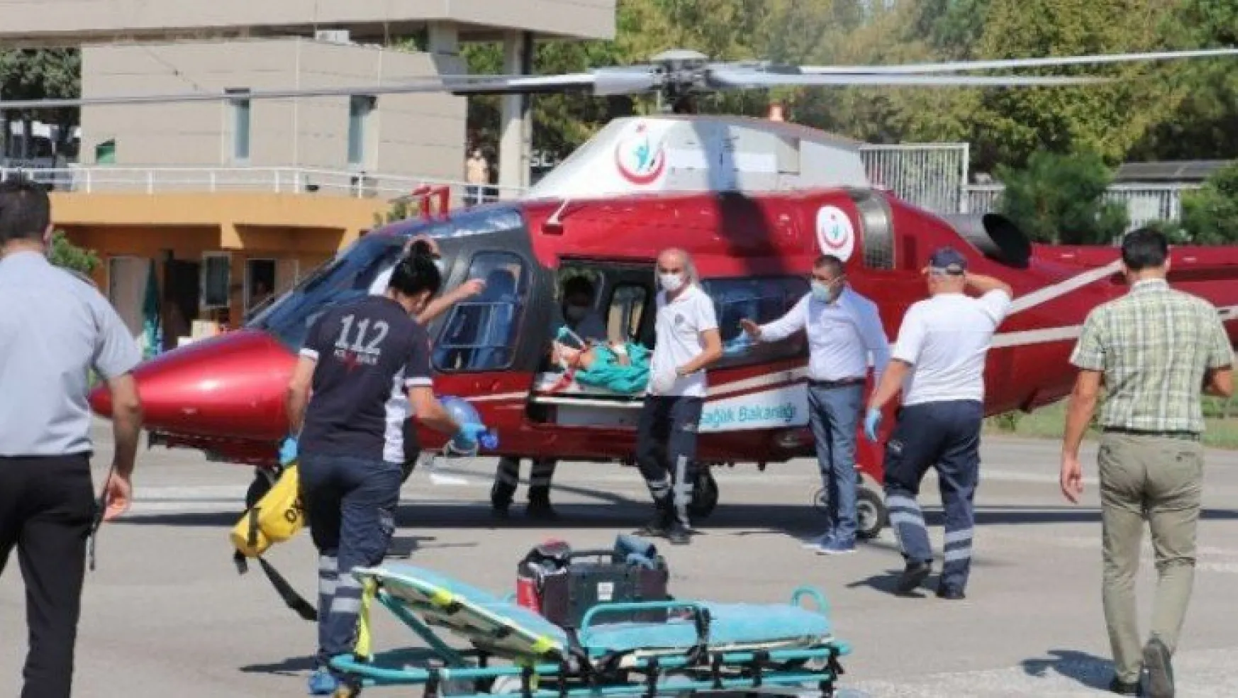 Yüksek gerilim hattına kapıldı helikopterle Kocaeli'ne getirildi