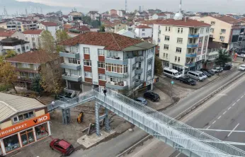 Yayalar evimi izliyor şikayeti üst geçidi yıktırdı: Evi yine görebiliyoruz