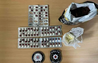 3 kişinin üstünde 71 sentetik ecza hap ele geçirildi