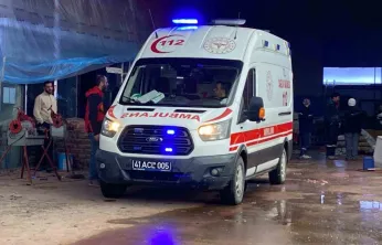 3 metre derinliğindeki boş akvaryuma düştü