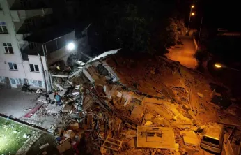 6,1'lik depremde enkaz havadan görüntülendi