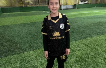9 yaşındaki Defne'nin golleri beğeni topladı