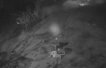 Altın çantasıyla evine girmek isteyen yaşlı adam gasbedildi