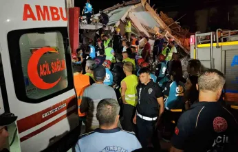 Balıkesir'deki depremde yıkılan binadaki 6 kişinin 6'sı da sağ kurtarıldı