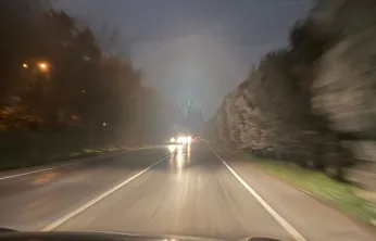 Bu cadde sürücüler için tehlike yaratıyor