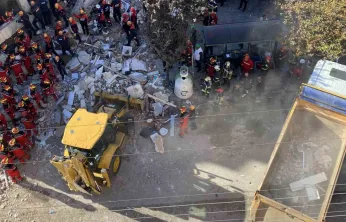 Çöken binadaki eczacı: Belki enkaz altında biz de kalmış olacaktık
