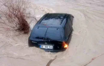 Dereye sürüklenen araç ertesi gün ortaya çıktı
