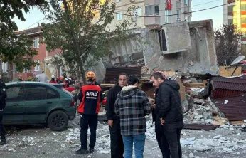 Enkaz altında kaç kişi var?