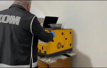 Evin odalarını sigara imalathanesine çevirmişler