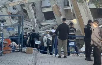 Gebze'de çöken binanın enkazında inceleme yapılıyor