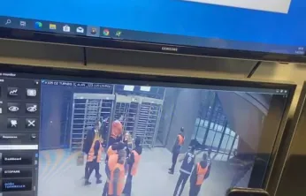 Genç taraftarın tribünden düştüğü anlar kamerada