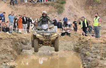 ATV tutkunları zorlu parkurda mücadele etti