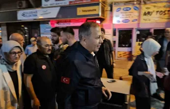 İçişleri Bakanı Ali Yerlikaya 6.1'lik depremin yaşandığı Sındırgıda açıklamalarda bulundu