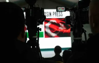 İsrail'in saldırısında bacağını kaybeden Gazzeli gazeteci meslektaşlarına seslendi