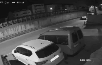 İterek çaldıkları otomobile kontak ararken yakalandılar