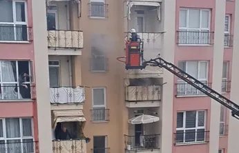 İtfaiye eri, oksijen maskesini vatandaşa verip hayatını kurtardı