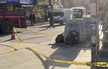 Kaldırımda yürüyen kişiye silahlı saldırı: Yaralılar var