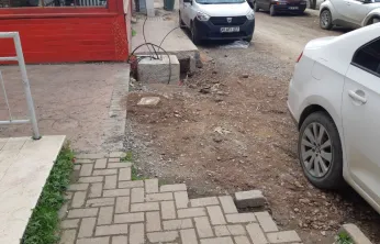 Kaldırımlar yok ediliyor