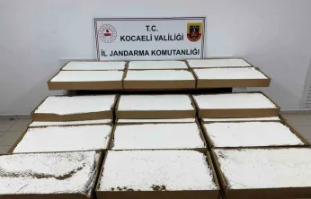 Kocaeli'de araçta 3 buçuk milyon liralık makaron ele geçti