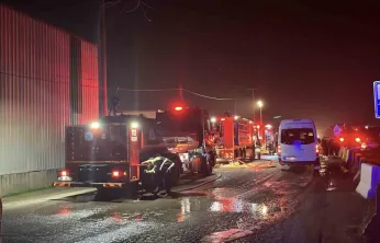 Kocaeli'de geri dönüşüm deposunda yangın: 1 yaralı