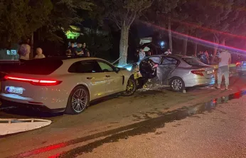 Kocaeli'de iki otomobil çarpıştı: 4 yaralı