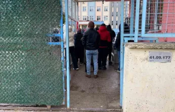 Kocaeli'deki okulda silahlı rehine paniği!