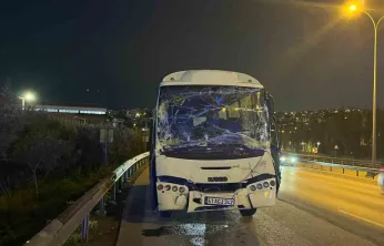 Kocaeli'de servis minibüsü tıra çarptı: 6 yaralı
