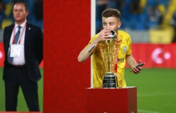 Kocaeli'de silahlı saldırı: 1'i futbolcu 3 yaralı