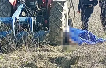 Eski muhtar traktörün altında kalarak can verdi