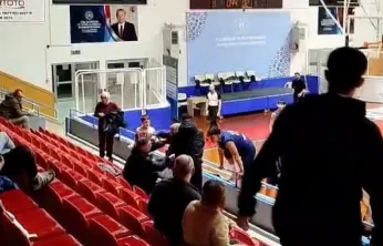 Kocaeli'de U16 basketbol maçında yumruklar havada uçuştu