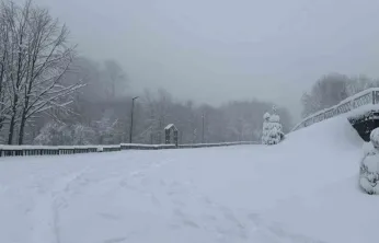 Kocaeli'nin yüksek kesimlerine lapa lapa kar yağıyor