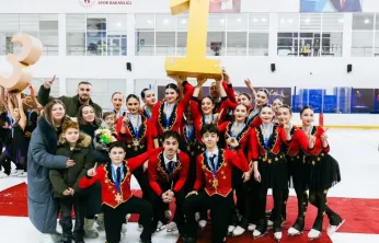 Buz pateninde kürsüyü kaptırmadılar