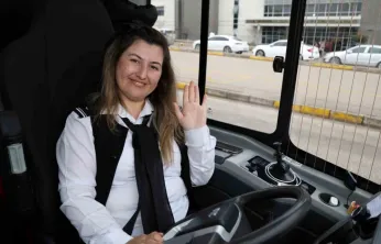 Öğretmenliği bıraktı, otobüs direksiyonuna geçti