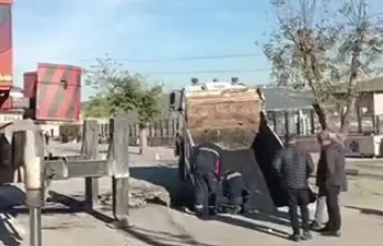 Okul bahçesinde zemin çöktü!