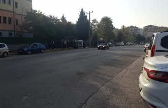 Okul önünde kılıçlı şov