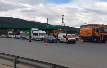 Otoyol çıkışında onarım trafiği kilitledi