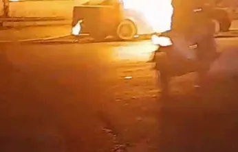 Park halindeki otomobil yandı