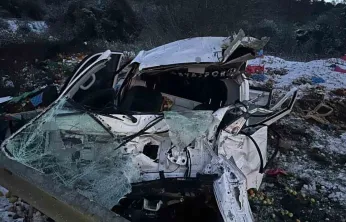 Kamyonet takla attı: Baba ve oğlu yaralandı