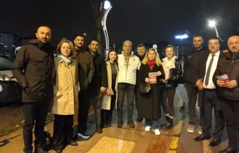 Servis bekleyen işçilerle asgari ücreti konuştular