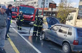 Seyir halindeki otomobilde yangın paniği