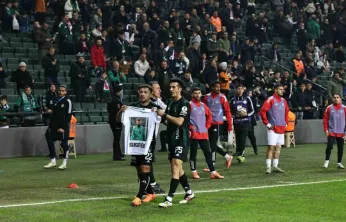 Tayfur Bingöl attığı golden sonra Uğurcan Bekçi tişörtü açtı