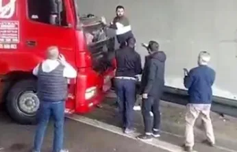 TEM'de korkunç kaza: Kendi kullandığı tırın altında can verdi