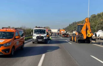 Tır kazası TEM'i kilitledi